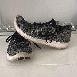 Nike Free Run FlyKnit Sneakers